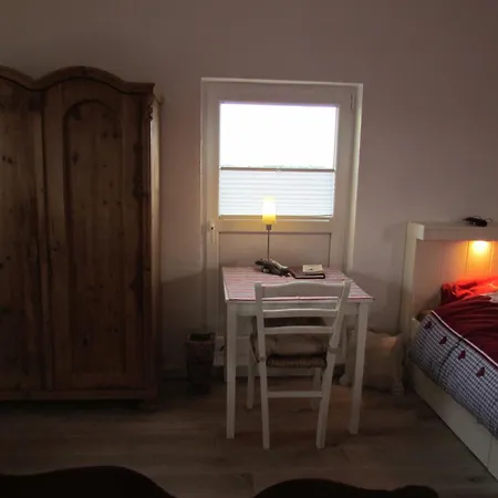 Rotes Atelierhaus Casa de Férias